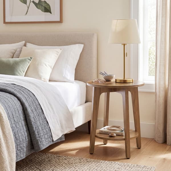 Sidobord med nedre hyllplan, modern stil, sängbord