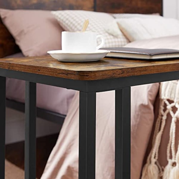 Vasagle End Table, sidobord, soffbord, med stålram och hjul, rustikbrun och svart