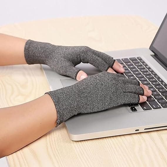 Højelastiske solcremehandsker kvinder sommer tynde udendørs kørsel anti-ultraviolette handsker halvfinger tofingerhandsker-hvid