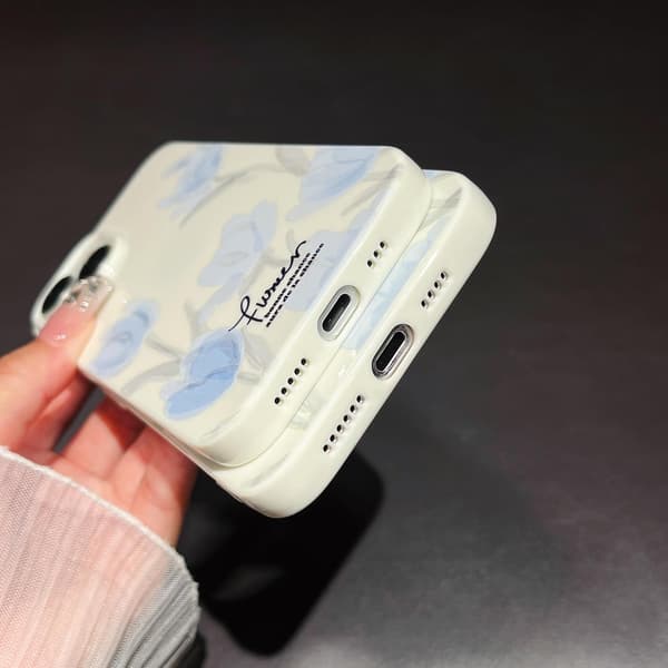 Kunstnerisk Blå Tulipan Blomst Blødt Designet iPhone Cover (Beige, til iPhone 16 Pro Max)