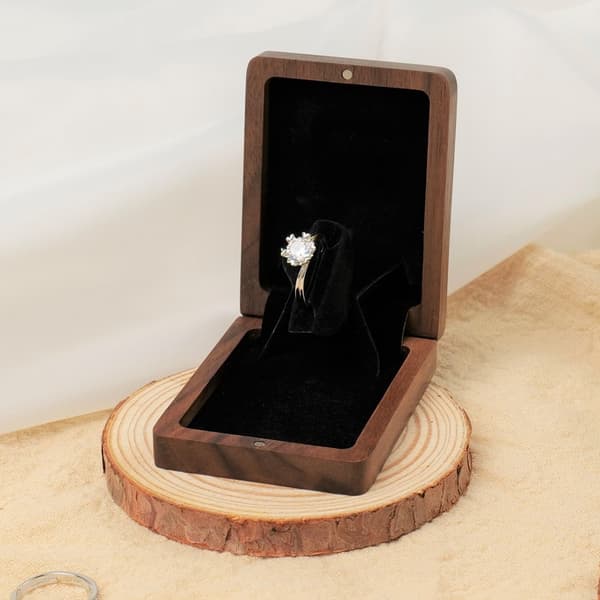 Träringbox med roterande display - Elegant smyckeskrin för ringar (Ingen ring ingår)