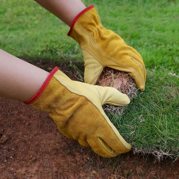 Et par gule XL hagehansker, arbeidshansker med elastisk w