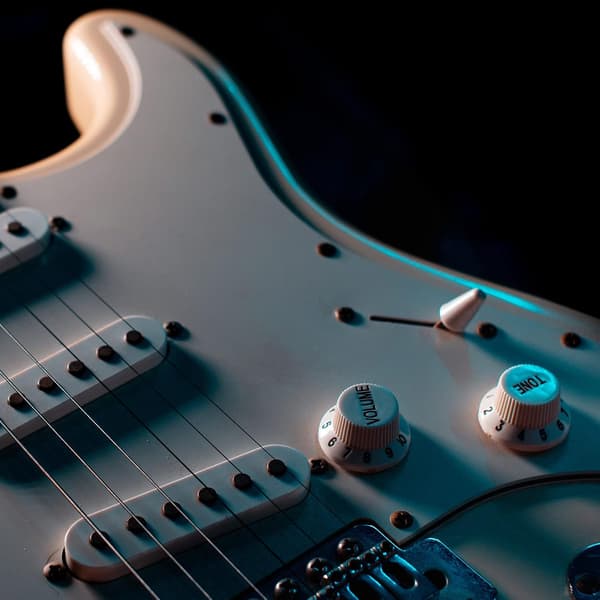 Hastighetskontrollrattar 6 mm ID 2 Volym Ton Topphatt Gitarrklocka för ST/SQ Elplast Svart med Vita Tecken 2-pack size_name T8
