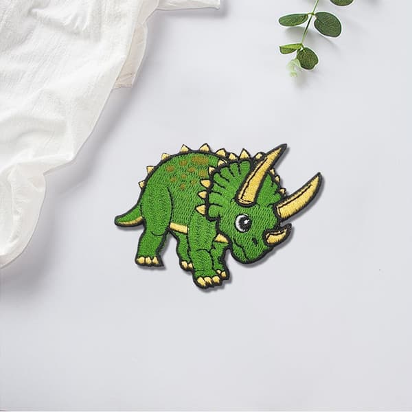 15-pakning dinosaurformede lapper for klesdekorasjon