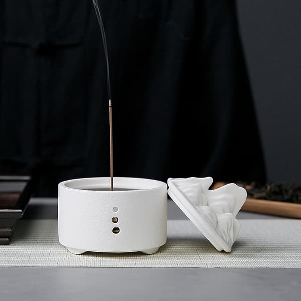 Sandalwood Ceramic Indoor Incense Burner with Lid, Aromatherapy Burner Ornaments
