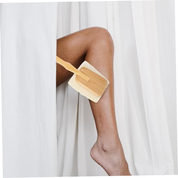 Long Handle Bath Brush for Exfoliation Natural Loofah Bath Tool Ergonomic Design for Back Scrubbing in the Shower