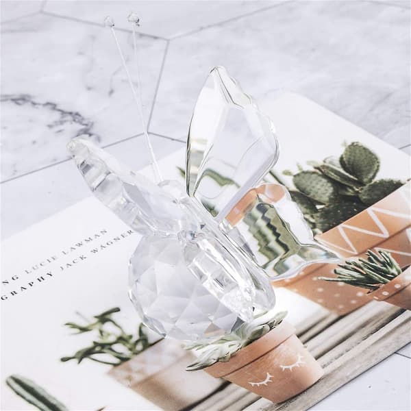 Krystallflygende Sommerfugl med Krystallkulebase Figurinsamling Skåret Glasspynt Statue Dyr Samleobjekt (klar)