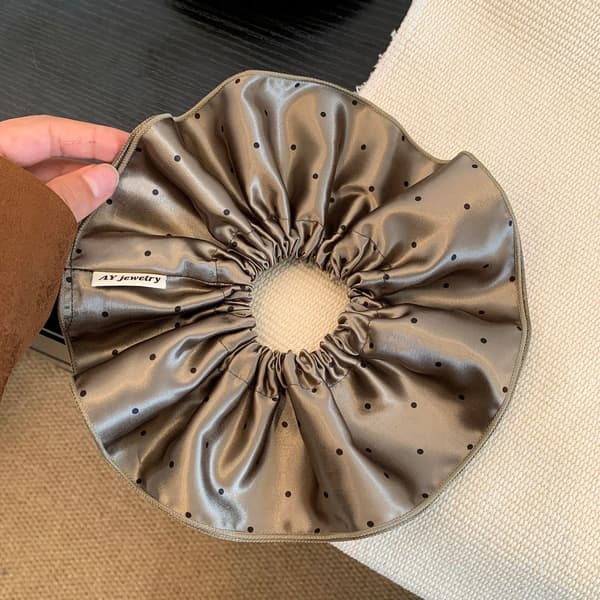 Rutig spets-scrunchie — Elastisk hårtofs & modeaccessoar*82# Kaffefärgad satin med prickar, cirka 20cm**82# 82# 82#
