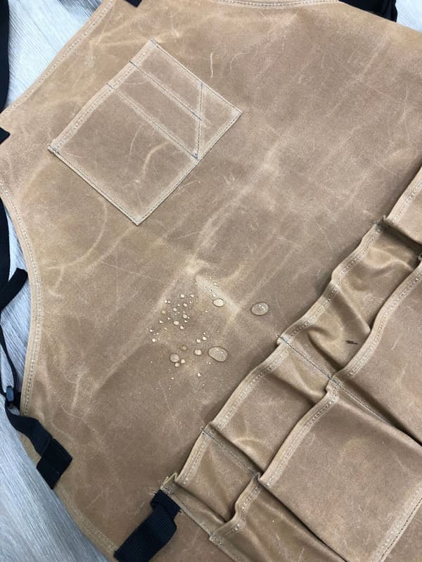 1 Haveværktøjsforklæde (haveværktøj medfølger ikke) Kaffe