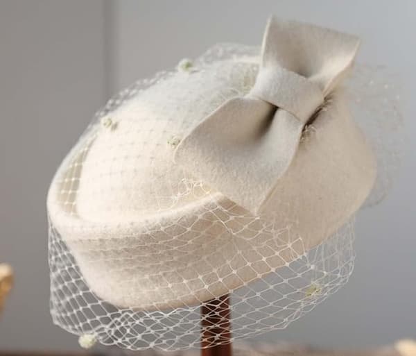Pillbox-hatt Fascinator Beret Bryllup Fest Topphatt Kirke Ullhatt for Kvinner