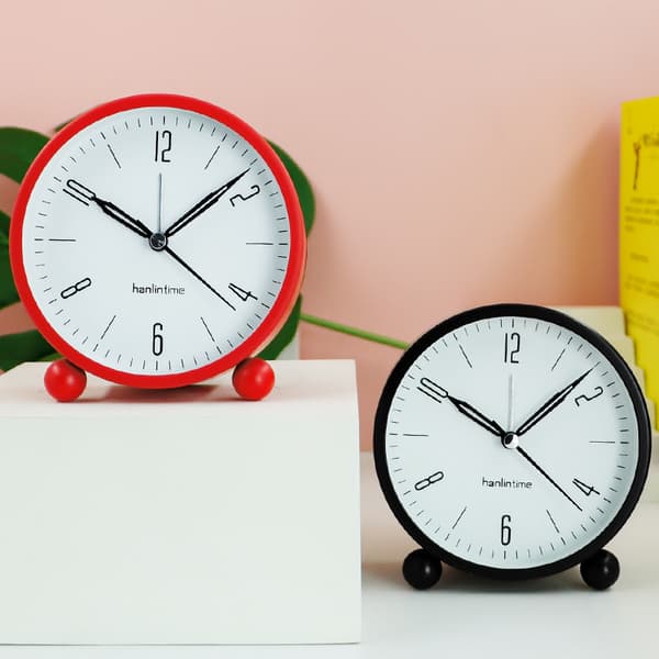 Round Alarm Clock, Non-Ticking, Battery Operated with Light Function, Super Silent Alarm Grey