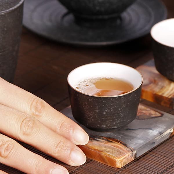 Artistic Resin and Wood Coasters, Round Heat-Insulating Cup Coasters with Vivid Patterns