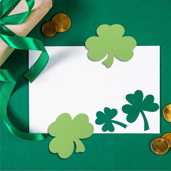 St Patrick's Day Classroom Decorations 50 Pcs Clover Shaped Writeable Cards