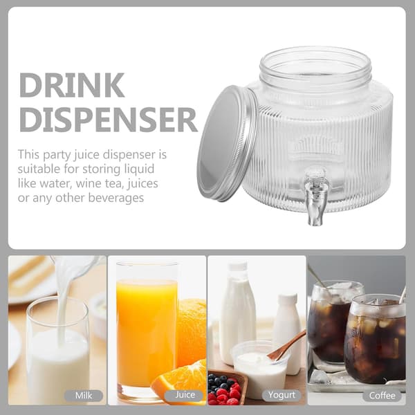Vanndispenser i glass med tappekran for fruktte og drikkedispensering under uformell underholdning