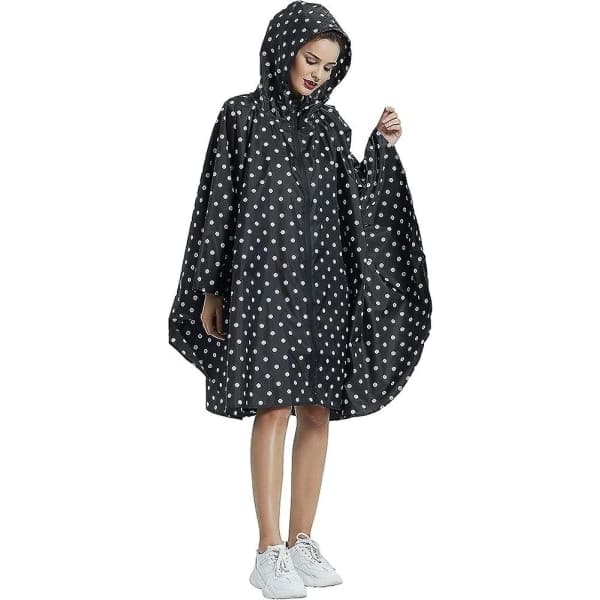 Muodikas sadeponcho hupulla ja taskulla, vedenpitävä sadetakki vetoketjulla