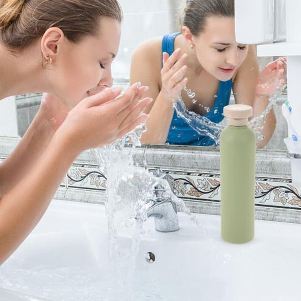 2-pack 260 ml reseflaskor med snäpplock, påfyllningsbara plastflaskor för schampo och balsam för kroppstvättlotion