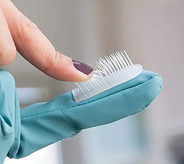 Medelstora gummihandskar med borst för diskning, kök, badrum eller DIY-skrubbning - Ett par blå