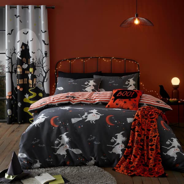 Halloween Fleecy Sengeteppe - Boo - 120 x 150 cm i Oransje