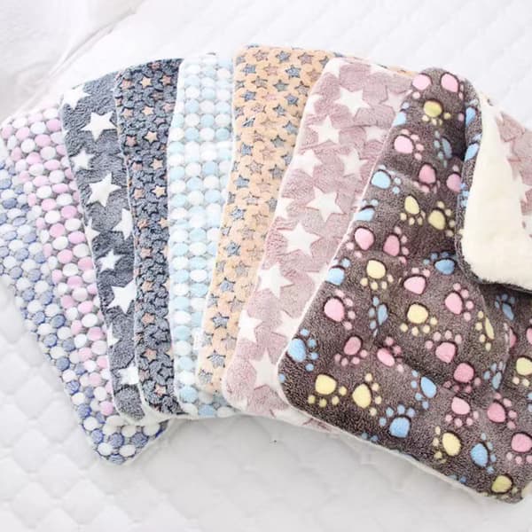 Thick Pet Bed Mat Soft Comfortable Pet Flannel Blanket Winter Warming Pet Pad Blue Background Blue Background No. 4 Blue Background No. 4