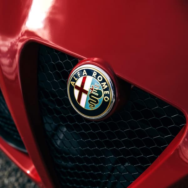 2 stk (Guld) Bilpynt Emblem Mærke, til Alfa Romeo Giulietta Giulia