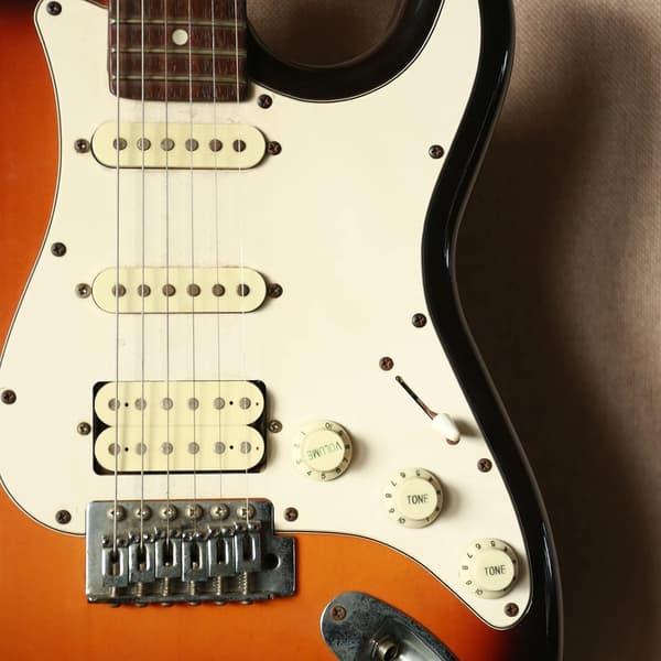 Hastighetskontrollrattar 6 mm ID 2 Volym Ton Topphatt Gitarrklocka för ST/SQ Elplast Svart med Vita Tecken 2-pack size_name T8