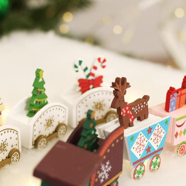 Julepynt malet trætog ornament børnelegetøj farverigt