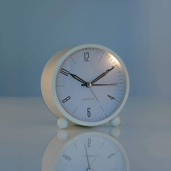 Silent Alarm Clock - Analog Alarm Clock Without Ticking with Warm Light - Minimalist Round