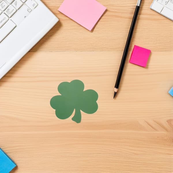 St Patrick's Day Classroom Decorations 50 Pcs Clover Shaped Writeable Cards