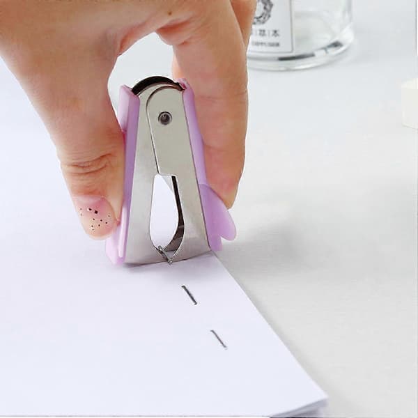 Staple Remover, Portable Reusable Office Supplies with Non-Slip Handle, Purple 26s