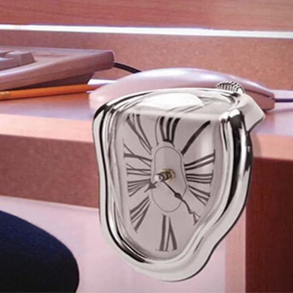 Smält klocka, Dali-klocka, surrealistisk dekoration, smält modern väggklocka, förvrängd väggklocka, heminredning, kontor, present (silver)