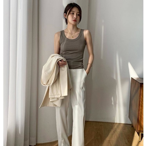 Høykvalitets ribbestrikket bomulls tanktopp for kvinner, dekker sidebrystene, slim fit, egnet for inner- eller ytterbekledning for å forhindre eksponering coffee L