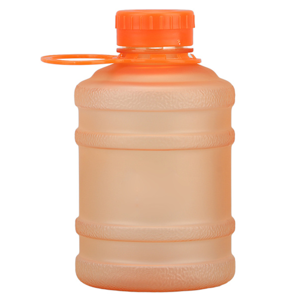 650 ml juomakannu Kannettava Himmeä muovi Suurikapasiteettinen Söpö urheiluvesipullo kantokahvalla Oranssi