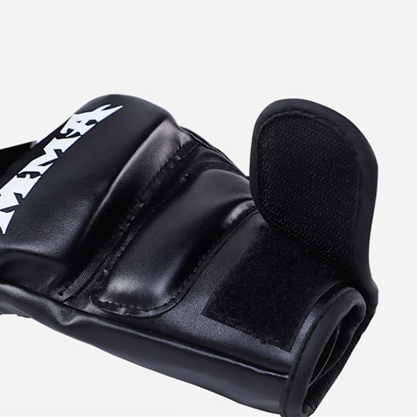 1 par halvfingerknæbeskyttere God dæmpningsydelse Hul håndflade Fortykket boksehandsker Sort MMA