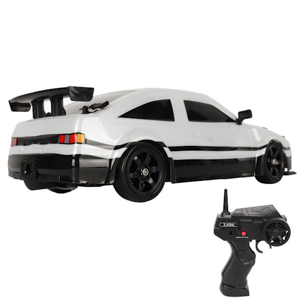 1/16 kauko-ohjattava automalli 4-veto 2,4 GHz PVC-kuorinen simuloitu RC Drift-auto 2 rengassarjalla