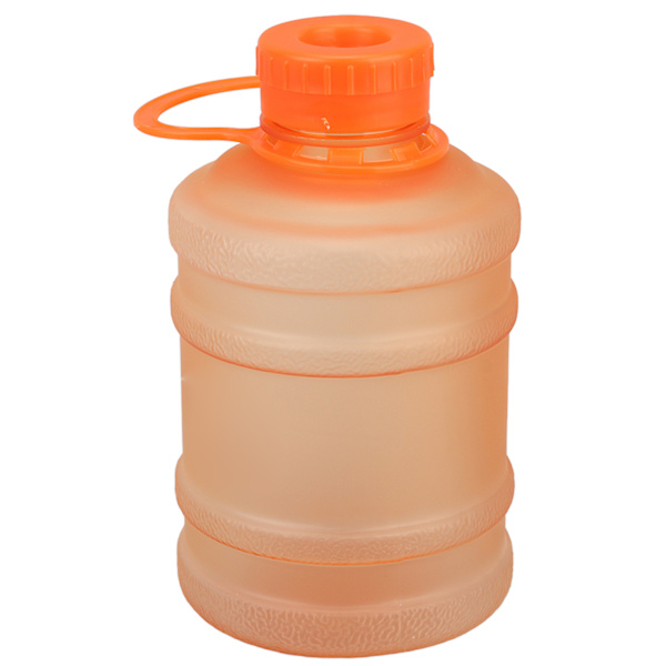 650 ml juomakannu Kannettava Himmeä muovi Suurikapasiteettinen Söpö urheiluvesipullo kantokahvalla Oranssi
