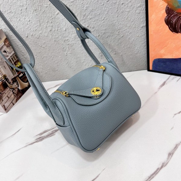 Lindy Mini Ko-läder Kudde Messenger Väska för Kvinnor Himmelblå med Guld Knapp 19cm Äkta Läder Axelväska Small sky blue gold button 19cm