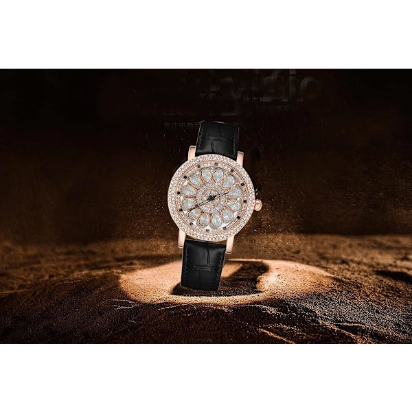 Damklocka Roterande Urtavla Diamant Lätt Lyx Damklockor Läderrem Analog Display Elegant Kvarts Armbandsur för Kvinnor