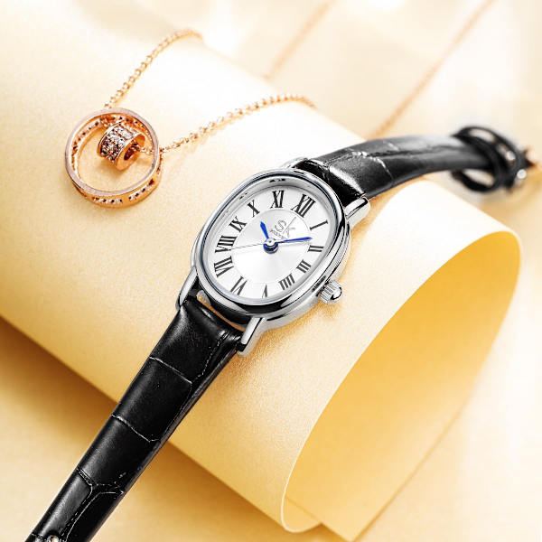 Elegant Damklocka Liten Urtavla Romerska Siffror Business Klänning Analog Quartz Vattentät Damarmbandsur Läderrem
