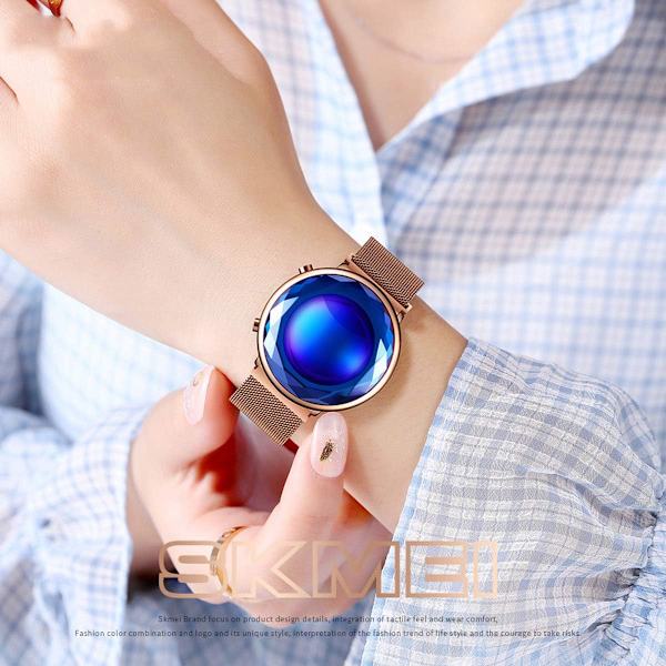 Kreativ Digital Klocka för Kvinnor Rostfritt Stål LED Enkelt Magnetiskt Spänne INS Stilren Armbandsur1640