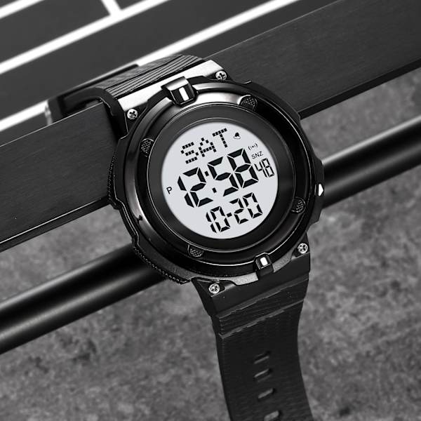 LED Digital Herrklocka Utomhus Sport Multifunktion Armbandsur Alarm Datumklocka för Män 50M Vattentät TPU Rem