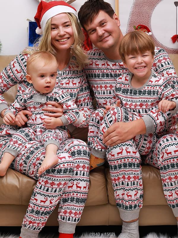 (AZC) Perheen jouluiset hirvikuvioiset pyjamat isälle Dad M