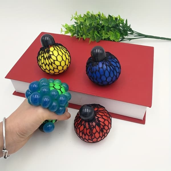 Stressaflastende Druebold Håndtræner Squishy Angstlegetøj til Børn Voksne Festgave Random 2Pcs