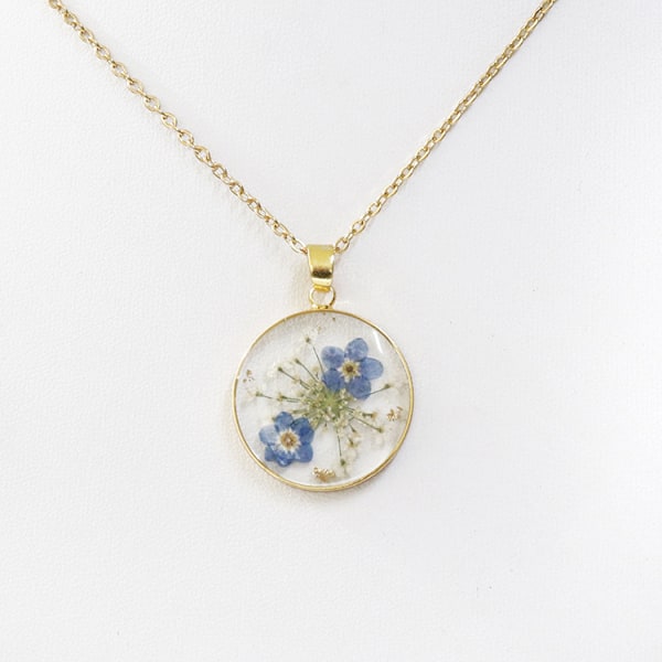 Blå Förgätmigej och Hundkäx Pressat Vildblomma Halsband | Guld Pressad Blomma