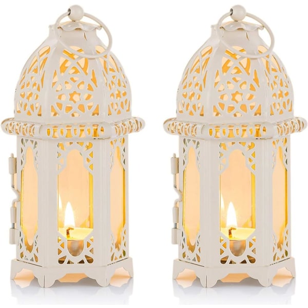 Marokon tyylinen kynttilälyhty, pienikokoinen kynttilä kirkkaalla lasipaneelilla.