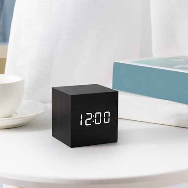 Vækkeur LED Træur Stemmestyring Digital SORT Black
