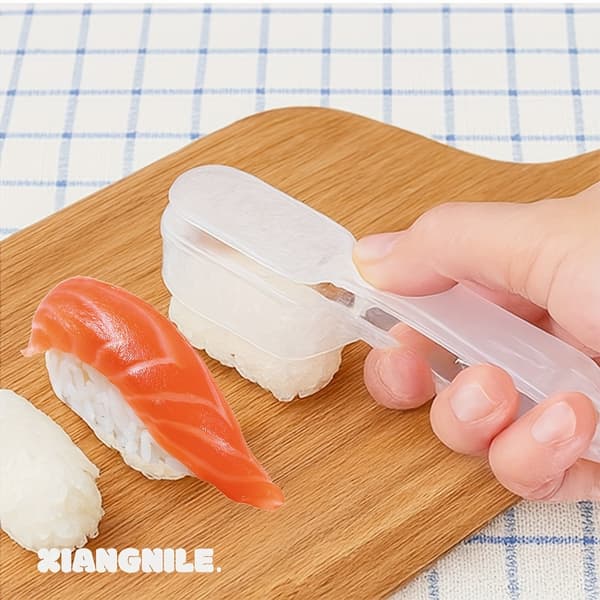 Sushi-formsett formet som skip, 2 stk. plastformer for DIY-sushilaging og matbokser Plastic