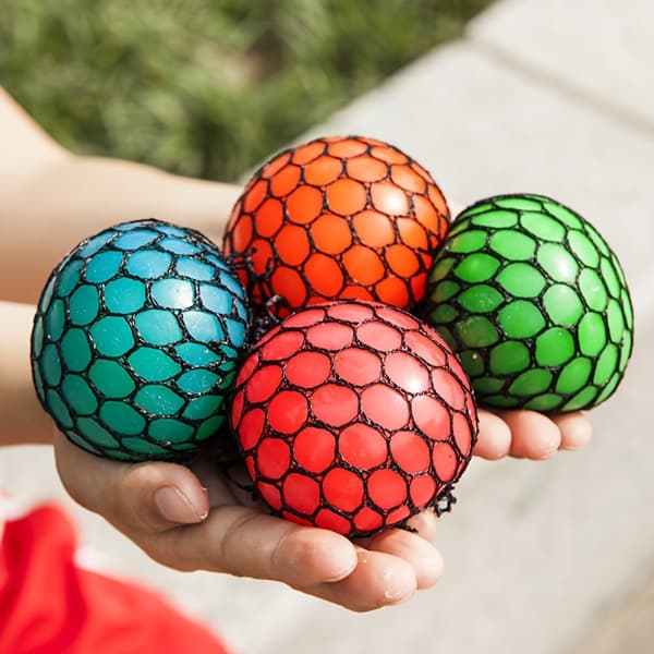 Stressaflastende Druebold Håndtræner Squishy Angstlegetøj til Børn Voksne Festgave Random 2Pcs