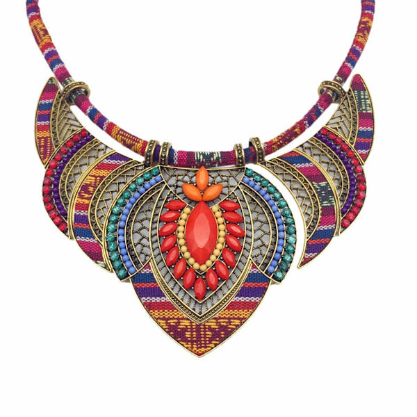 Etninen tyylinen paksu värikäs boheemi festivaali heimohelmillä koristeltu kauluri choker-kaulakoru naisten korut
