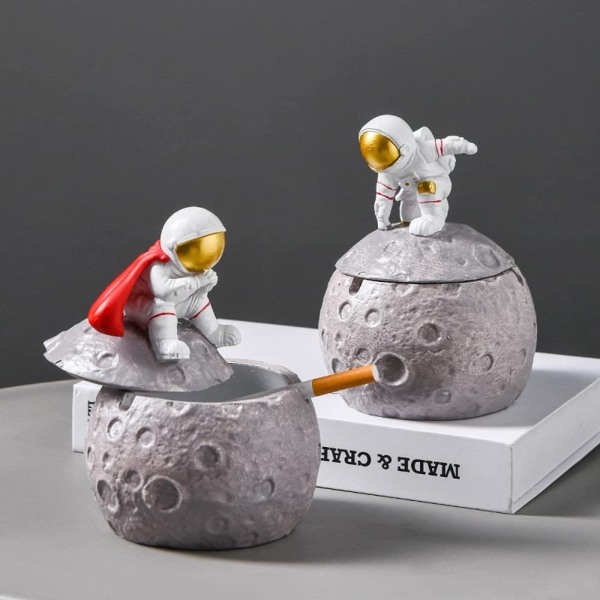 Astronaut Moon -tuhkakuppi kannella, hajunkestävä sisäkäyttöön kotitoimistoon Olohuoneen pöytä Söpö luova sarjakuva (harmaa)