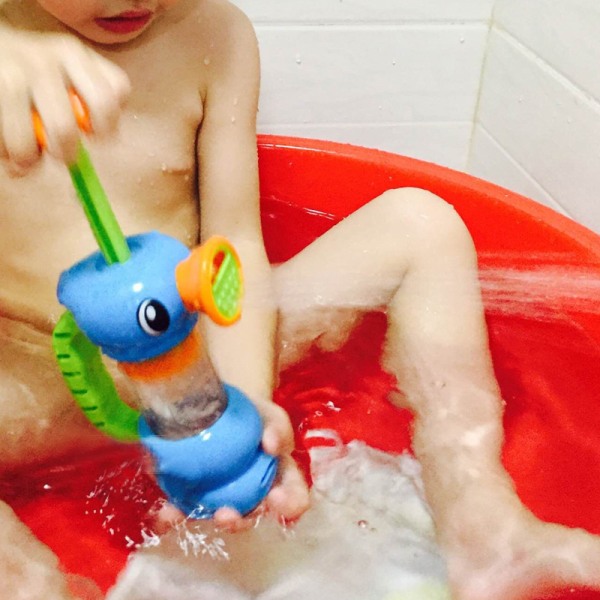Sjovt andedesign til børnebadetøj til brusebad